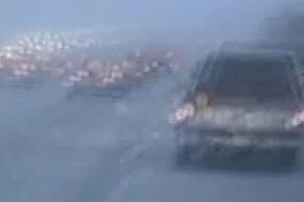a blurry picture of cars driving